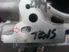 Tensioner oil_hole_VCT